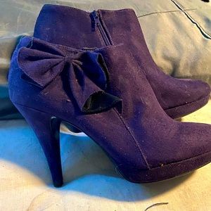 Purple suede short boots 10M